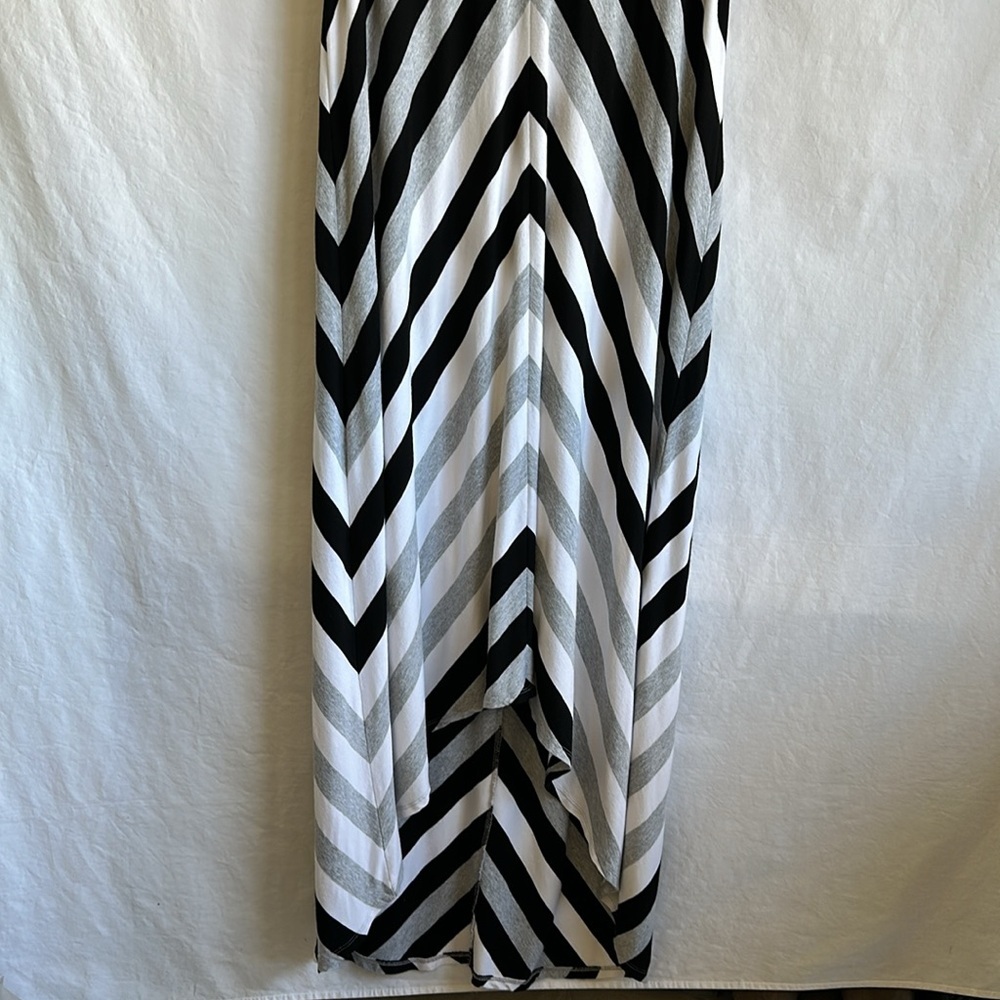 Chico’s black, white, and gray chevron-striped high-low maxi dress, size 3 (16) - Picture 2 of 11